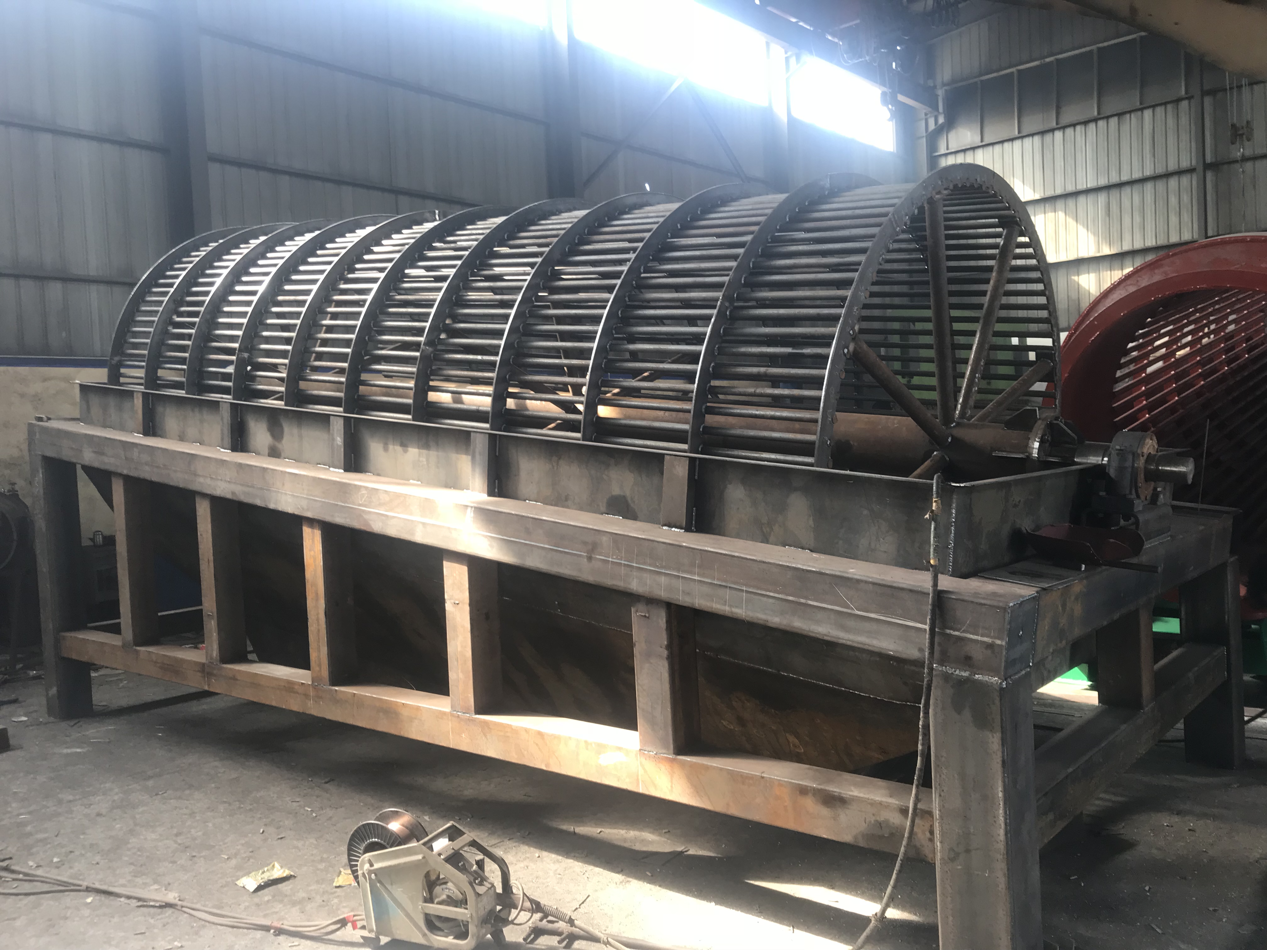 移動(dòng)滾筒篩-垃圾分級(jí)處理滾筒篩-大小型號(hào)廠家定制(滾筒篩設(shè)備)