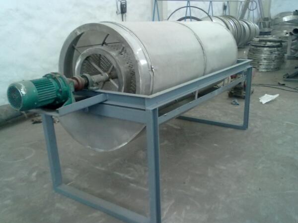 小型滾筒篩投料的時候要注意哪些問題？